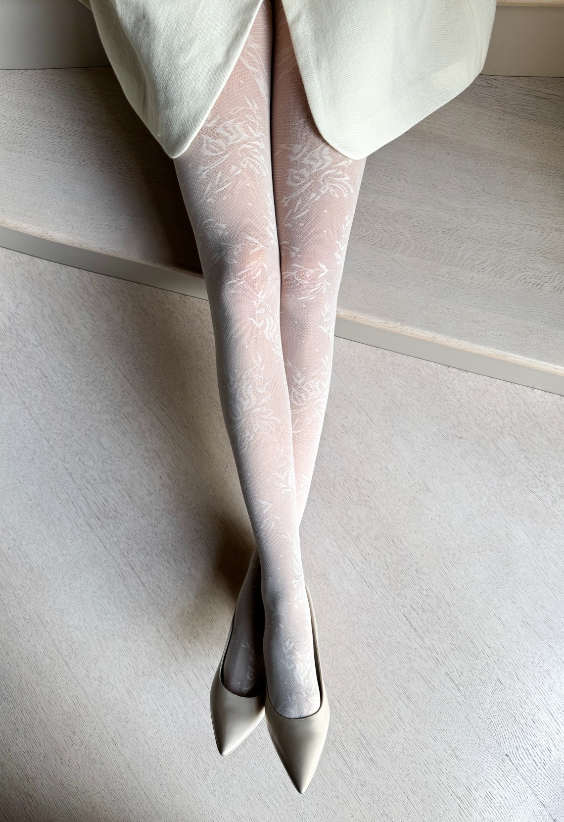 LORENZA Patterned Sheer Tights